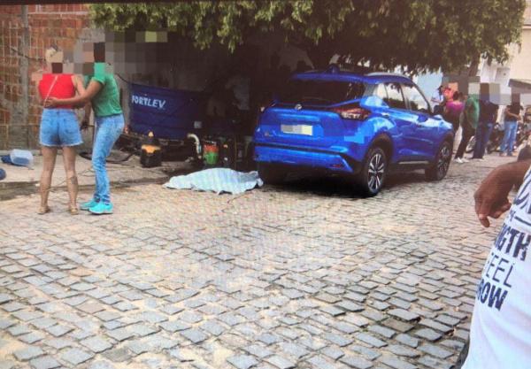 Homem morto a tiros em frente a lava jato em São Domingos 