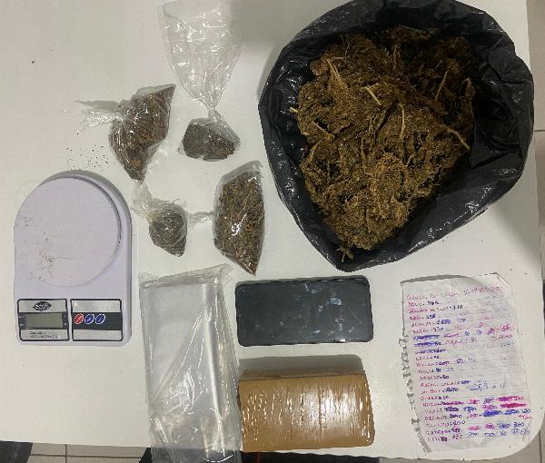 Após denúncias, PM prende jovem suspeito de tráfico de drogas em Serrinha