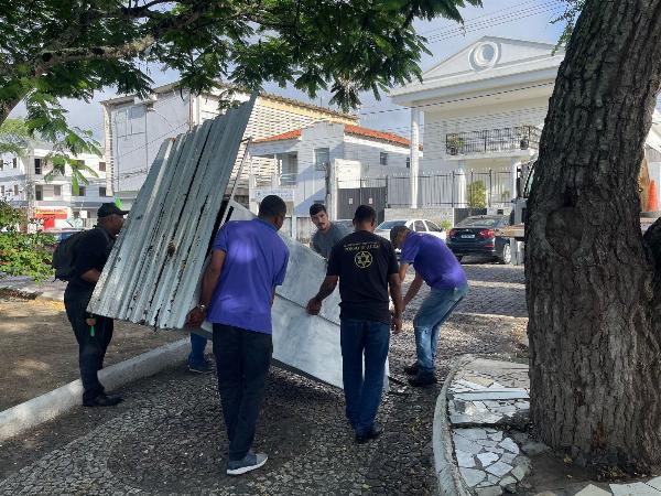 Trailers irregulares são removidos da Praça Miguel Carneiro, em Serrinha