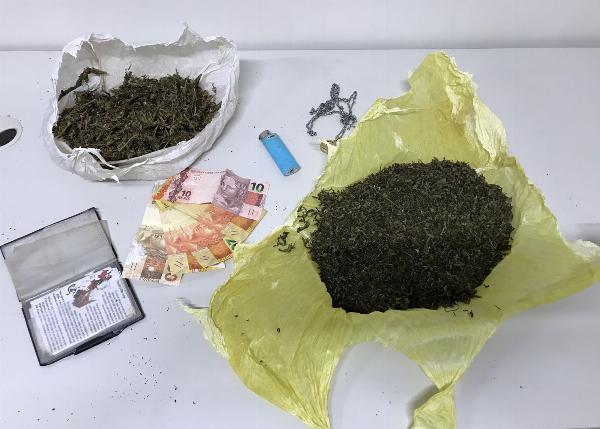 PM prende suspeito de tráfico de drogas em Mairi