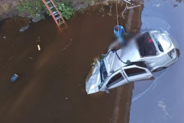 Santo Estêvão: Quatro pessoas morrem após carro cair em rio na BR-116