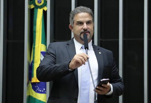 Deputado de Ribeira do Pombal é alvo de novo boletim de ocorrência após violar medida protetiva contra o pai