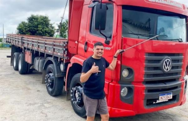 Motorista natural de Senhor do Bonfim morre em acidente com caminhão