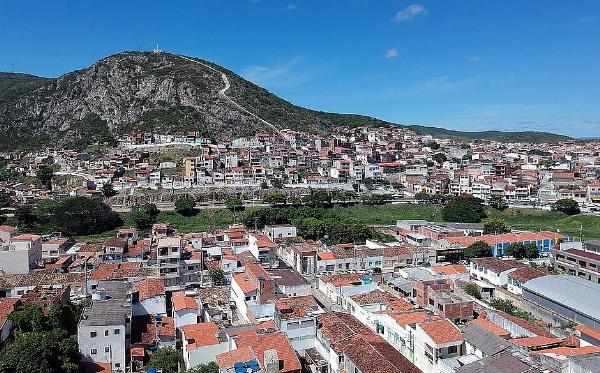 Caos na saúde: Trabalhadores da saúde de Jacobina reclamam de atraso de salários e planejam greve