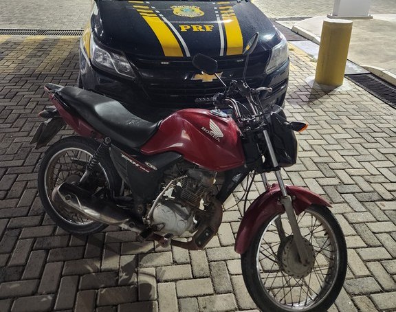 Em Senhor do Bonfim, PRF recupera motocicleta roubada