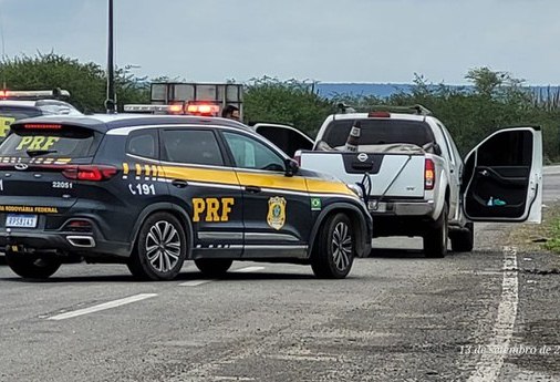 PRF apreende quase meia tonelada de maconha em Rafael Jambeiro