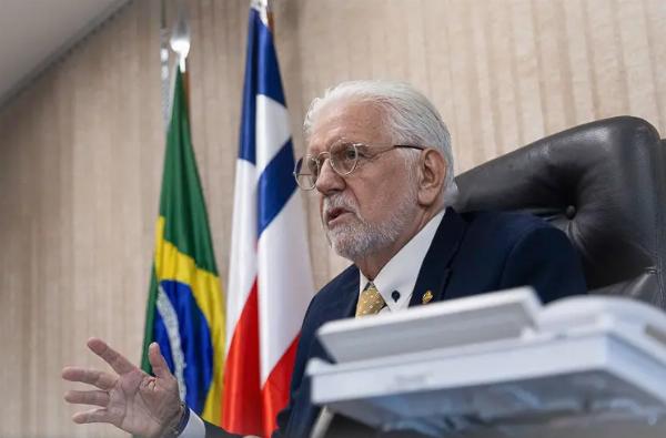 Wagner crava candidatura de Lula em 2026: "Minha opinião"