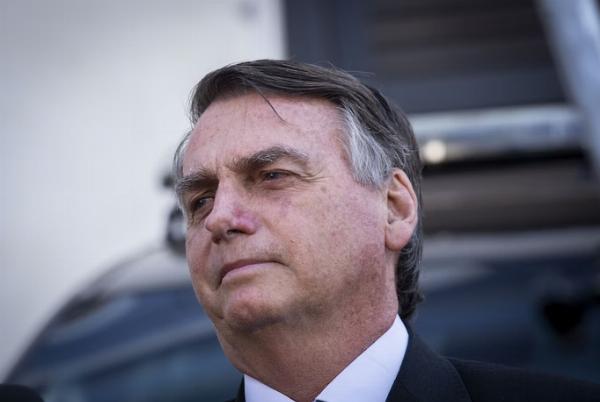 Bolsonaro tem vantagem contra Lula em 2º turno de 2026, diz CNT/MDA