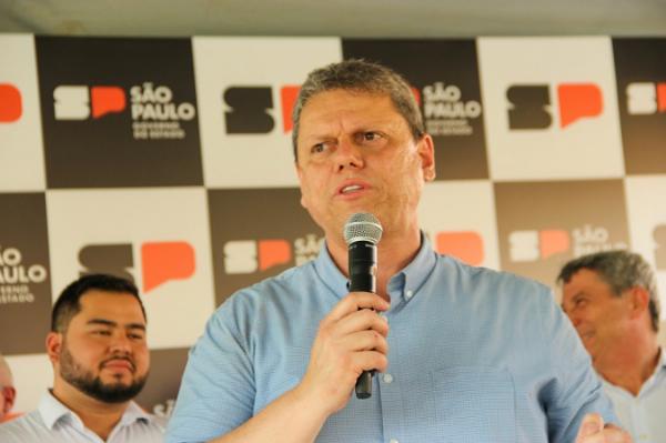 Tarcísio elogia urna eletrônica e diz que é referência para outros países