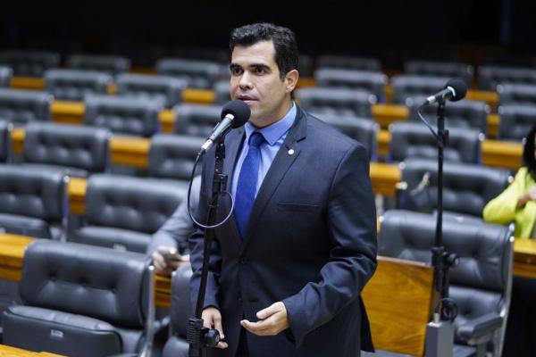 Deputado quer proibir pesquisas durante período eleitoral