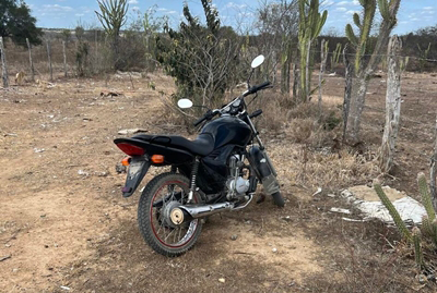 Moto roubada encontrada na zona rural de Teofilandia