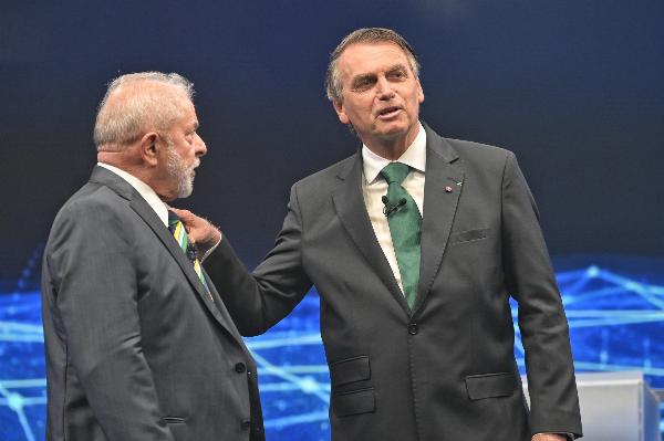 Bolsonaro venceria Lula se eleição fosse hoje e estivesse elegível, segundo Paraná Pesquisas