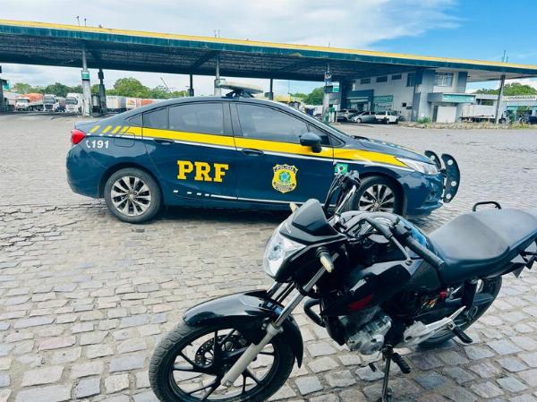 PRF apreende motocicleta adulterada em Santo Estevão