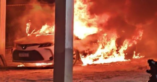 Homem é preso após incendiar carro na delegacia de Cícero Dantas