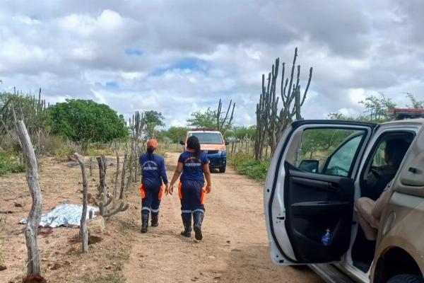 Homem é encontrado morto com perfurações no pescoço em Riachão do Jacuípe