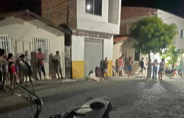 Homem é assassinado a tiros na frente da casa da mãe, em Retirolândia