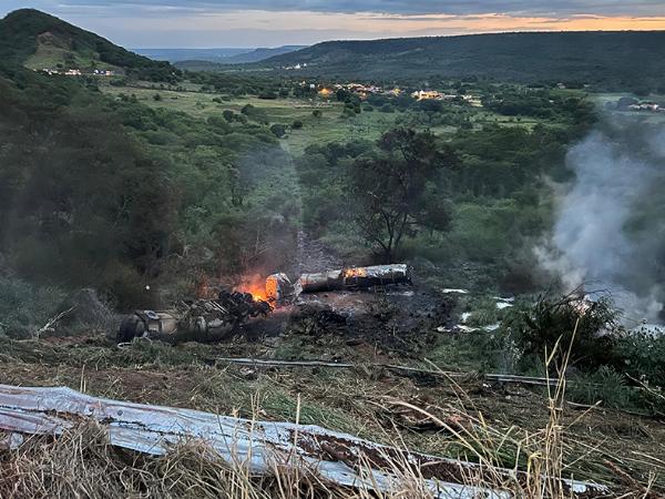 Motorista natural de Nova Soure morre após caminhão-tanque tombar e pegar fogo no Piauí