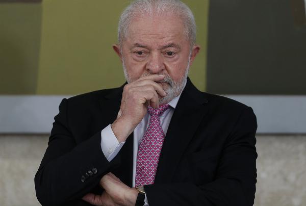 Queda na popularidade de Lula vira meme nas redes sociais